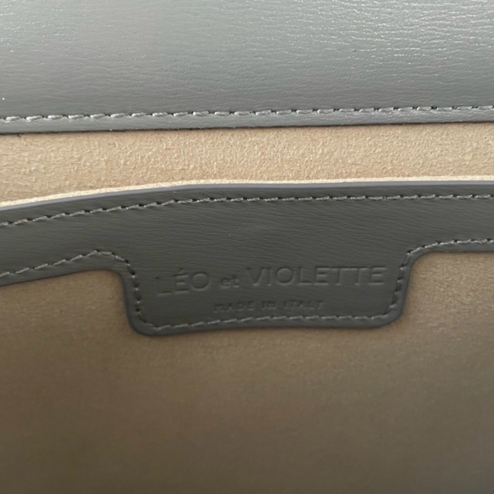 Leo et Violette Gray Leather Crossbody Bag - Picture 6 of 7